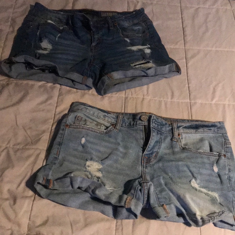 2 pairs of AERO shorts